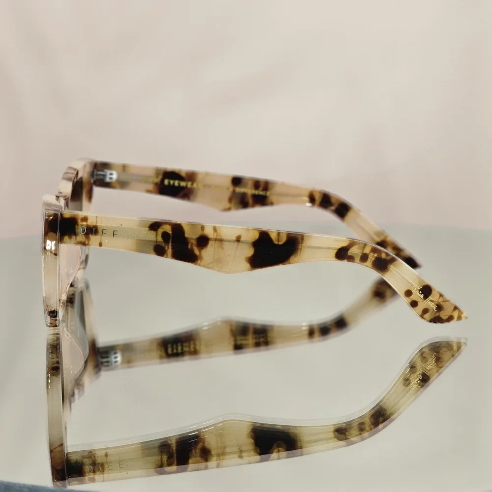 DIFF Eyewear Sunglasses x Krista Horton The Kolly Cream Tortoise Grey Polarized